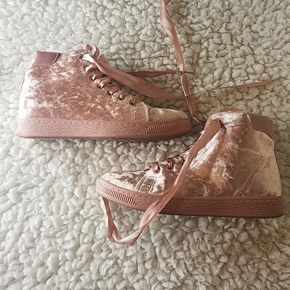 Shoes - Picture 2 of 2